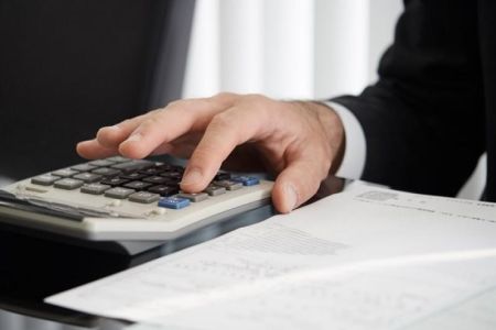 《風傳媒-蘇家宏律師》父母想把房產傳承給子女，小心遺產稅、贈與稅通通找上門！律師一表看哪種方法哪種最節稅